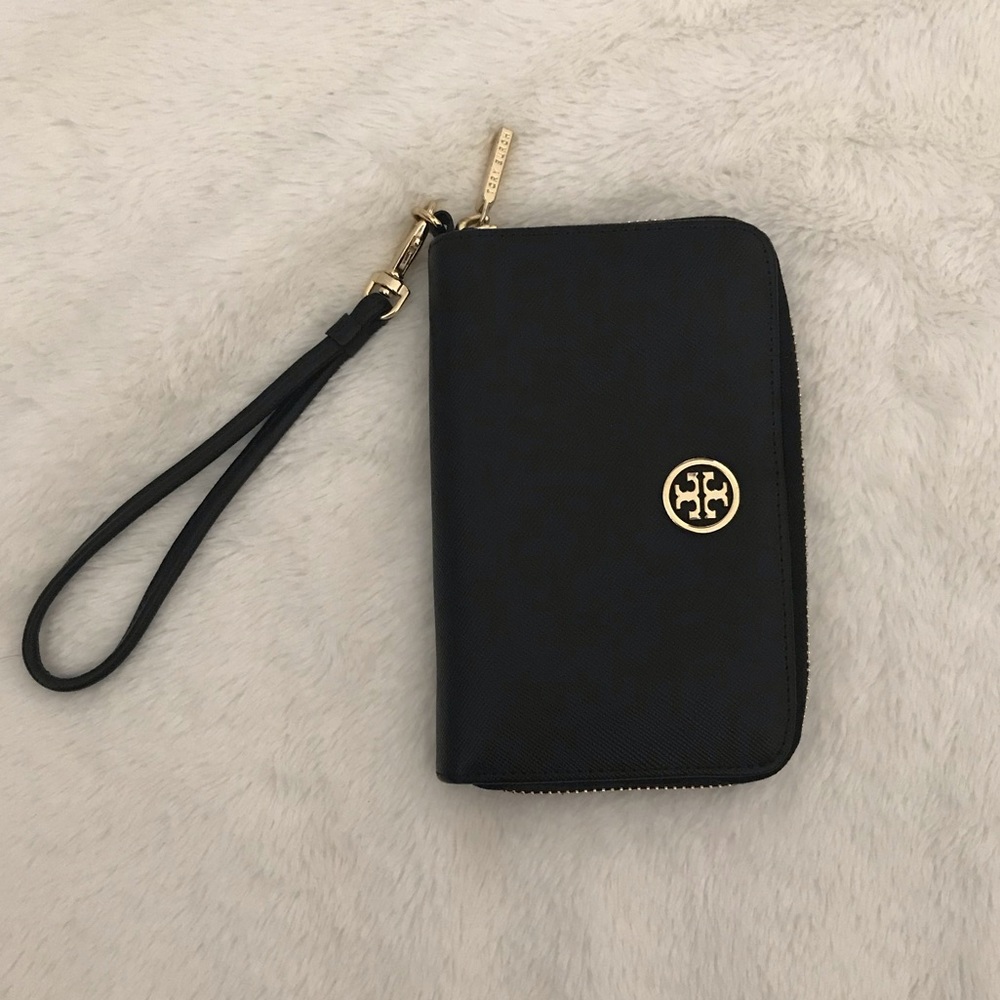 Tory Burch Robinson Smartphone Wristlet Wallet